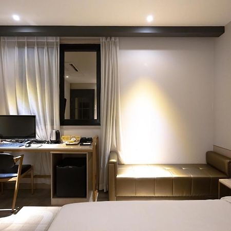 Hound Hotel Seomyeon-Beomcheon Busan Exterior photo