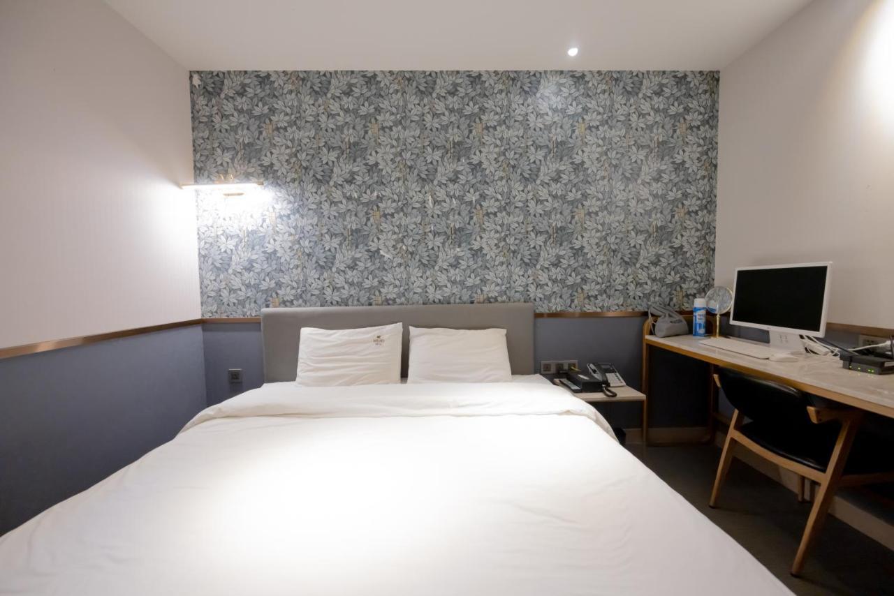 Hound Hotel Seomyeon-Beomcheon Busan Exterior photo