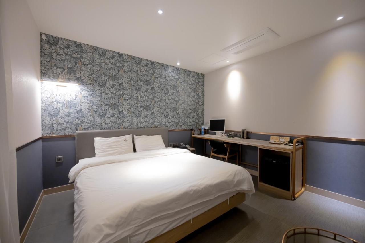 Hound Hotel Seomyeon-Beomcheon Busan Exterior photo