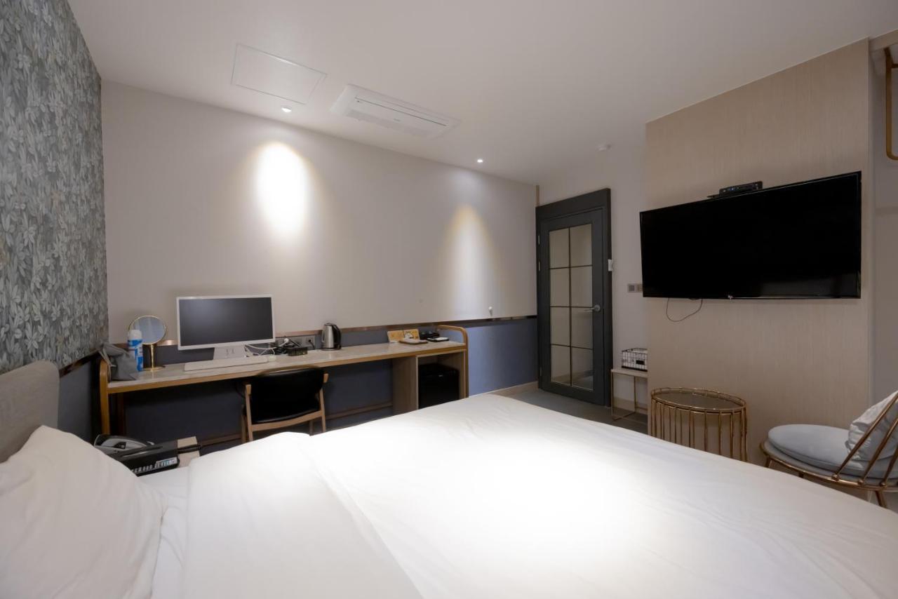 Hound Hotel Seomyeon-Beomcheon Busan Exterior photo