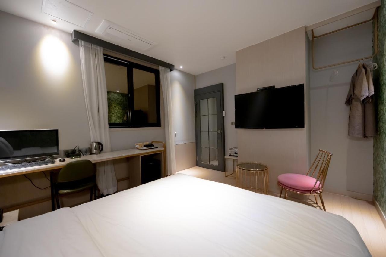 Hound Hotel Seomyeon-Beomcheon Busan Exterior photo