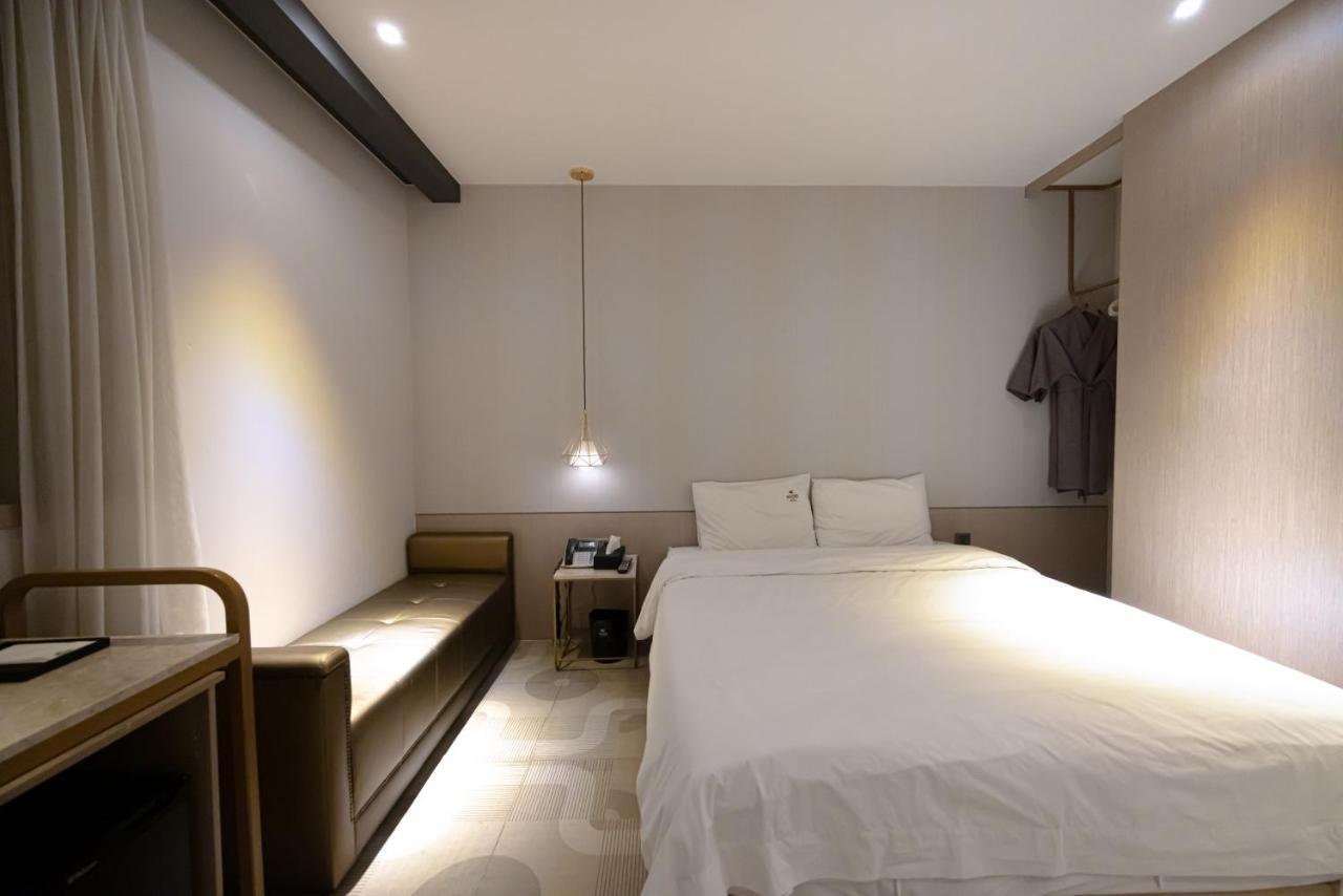 Hound Hotel Seomyeon-Beomcheon Busan Exterior photo