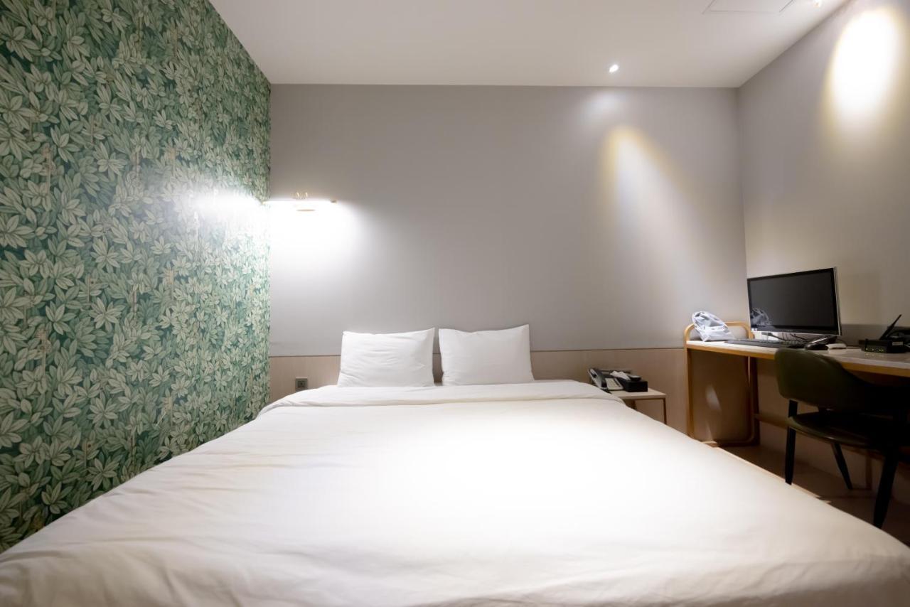 Hound Hotel Seomyeon-Beomcheon Busan Exterior photo