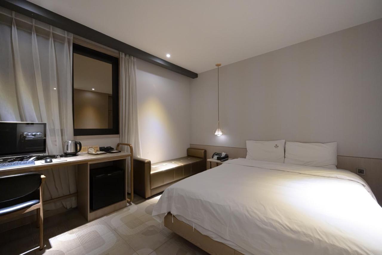 Hound Hotel Seomyeon-Beomcheon Busan Exterior photo