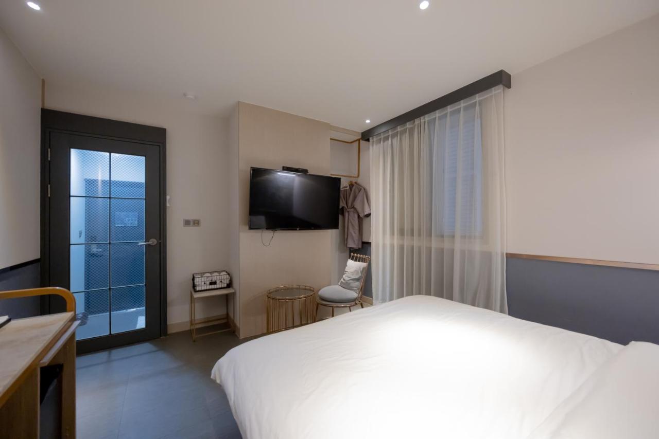 Hound Hotel Seomyeon-Beomcheon Busan Exterior photo