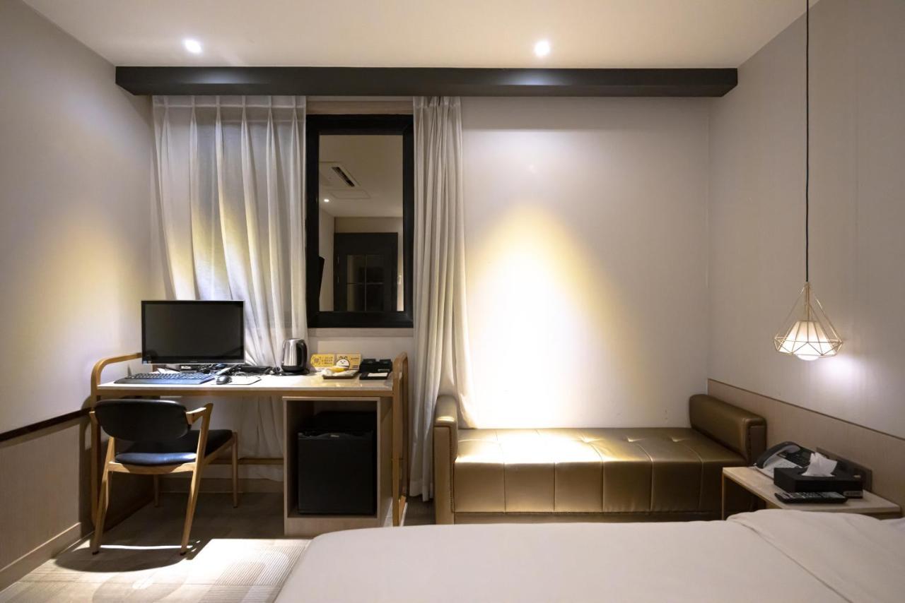 Hound Hotel Seomyeon-Beomcheon Busan Exterior photo