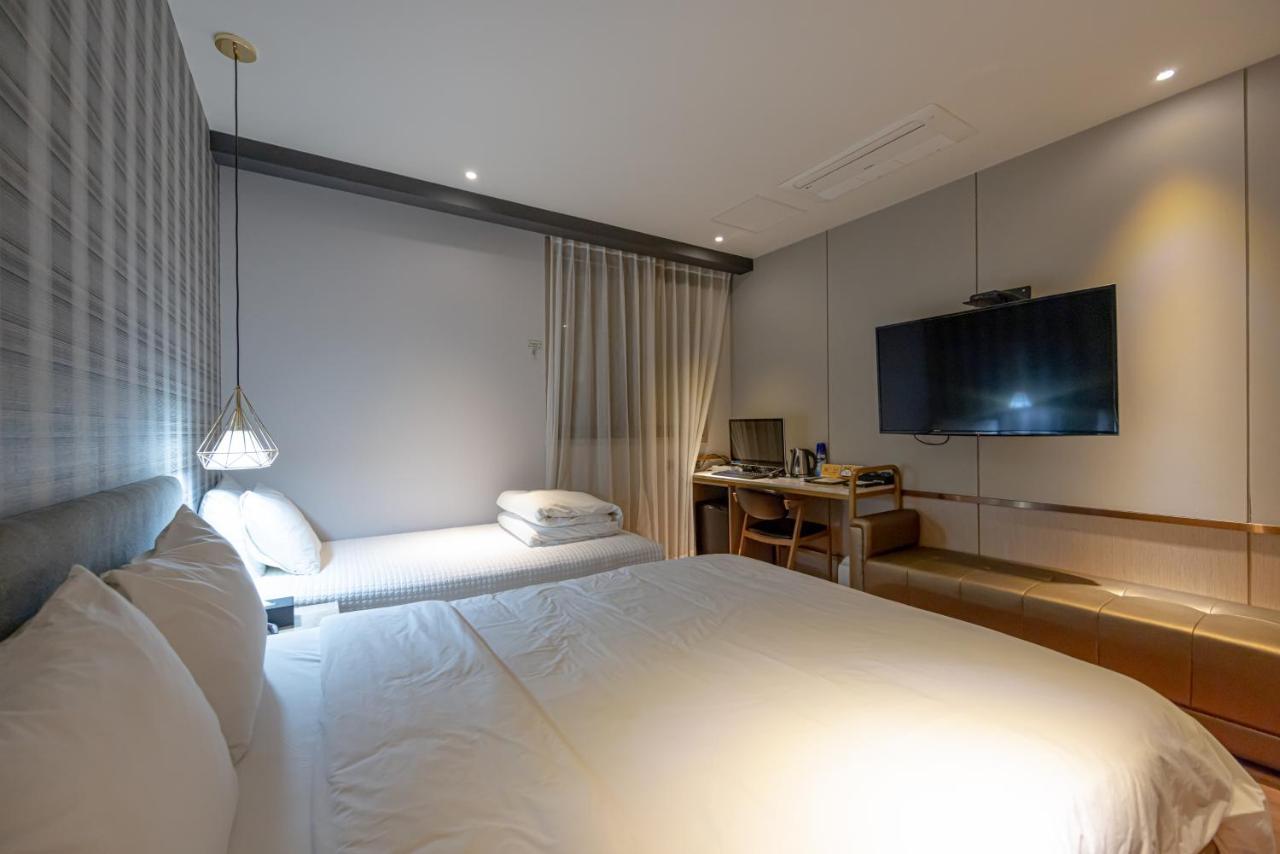 Hound Hotel Seomyeon-Beomcheon Busan Exterior photo