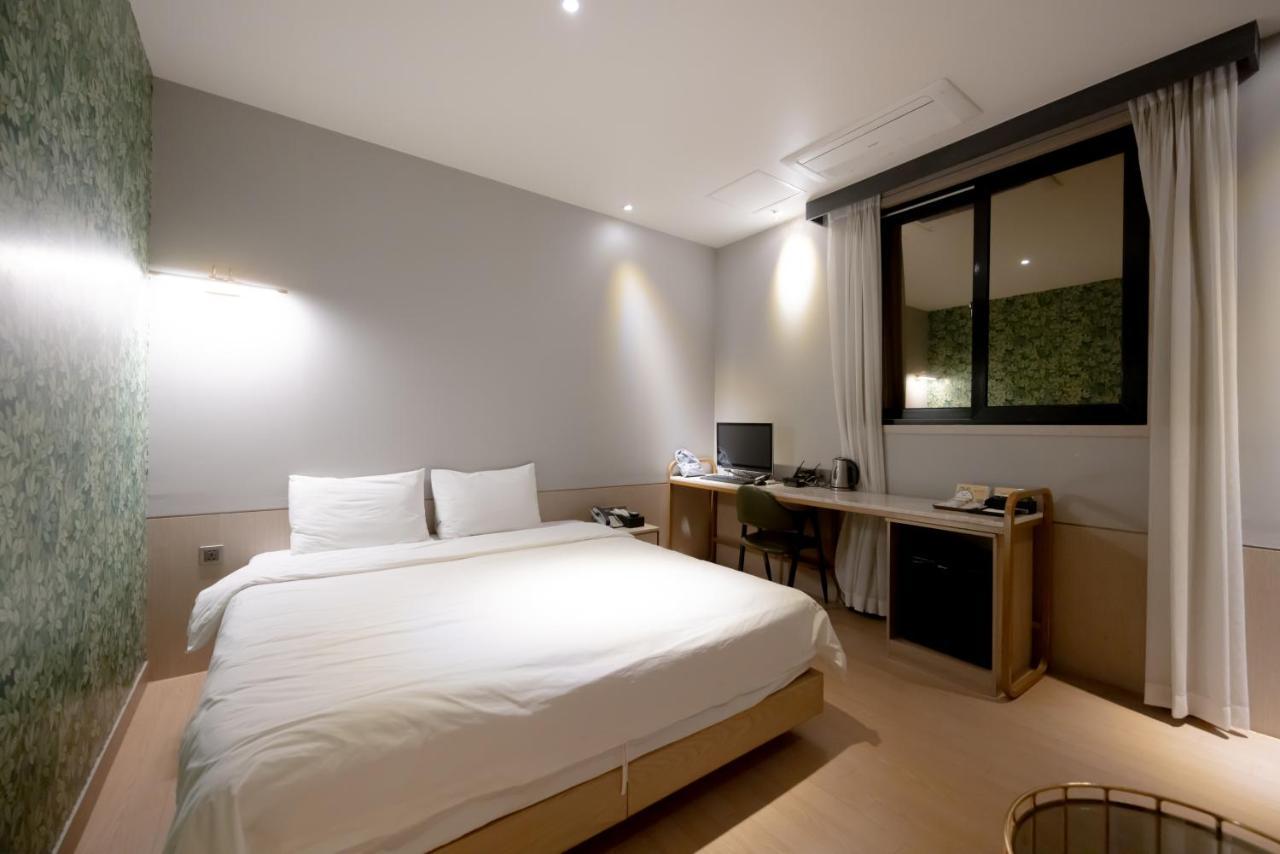 Hound Hotel Seomyeon-Beomcheon Busan Exterior photo
